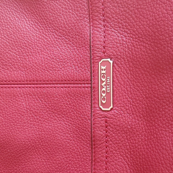 Larger Size Red Leather Coach Shoulder Bag - Picture 2 of 9